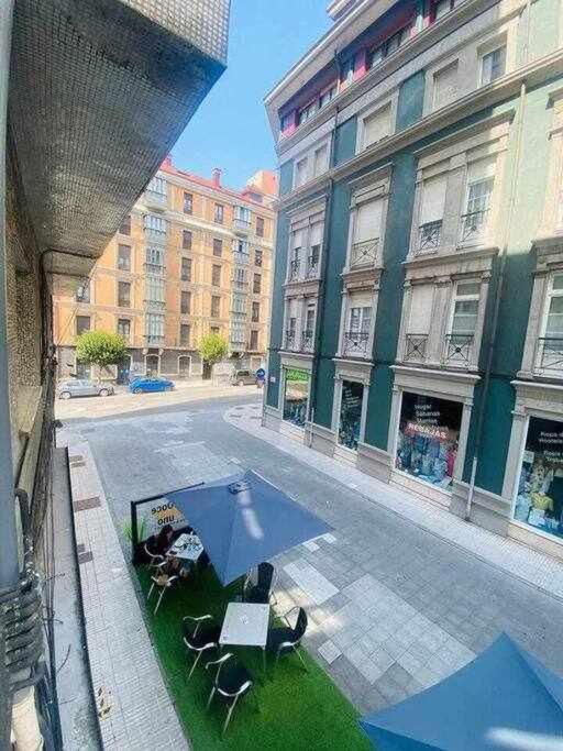 La Casa De Joseal Lado Del Paseo Begona